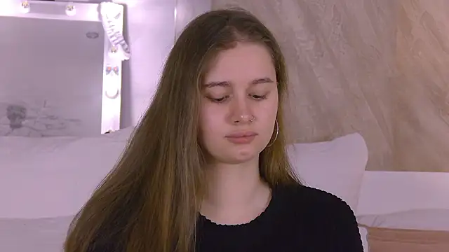 EllieHayes online show from March 1, 9:06 pm