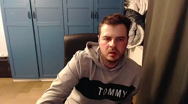 Snapshot of CuteMan33 chatting on March 5, 11:49 pm CuteMan33 online show from March 5, 11:49 pm