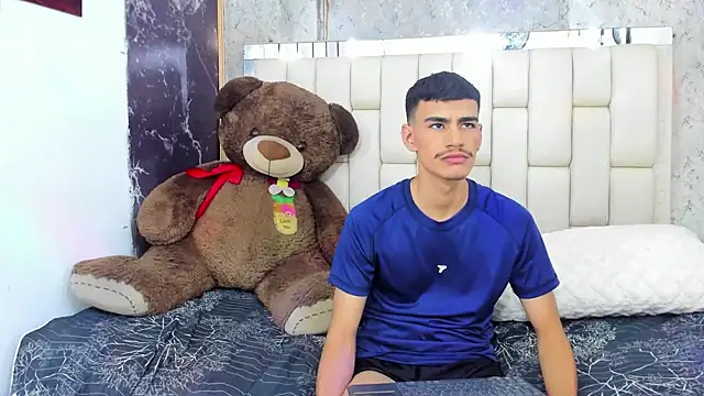 Snapshot of Bi_Latin_Boys1 chatting on December 11, 1:06 pm Bi Latin Boys1 online show from December 11, 1:06 pm