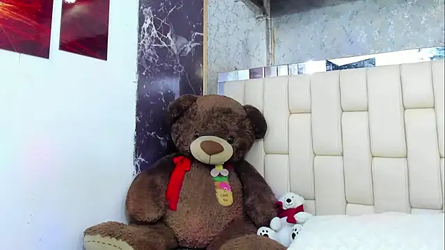 Snapshot of Bi_Latin_Boys1 chatting on December 13, 12:39 pm Bi Latin Boys1 online show from December 13, 12:39 pm