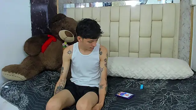 Snapshot of Bi_Latin_Boys1 chatting on December 29, 1:38 pm Bi Latin Boys1 online show from December 29, 1:38 pm