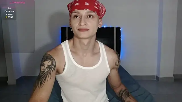 Snapshot of arthurphoenix_ chatting on December 23, 4:01 am arthurphoenix online show from December 23, 4:01 am