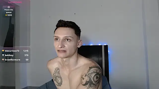 Snapshot of arthurphoenix_ chatting on December 24, 10:33 am arthurphoenix online show from December 24, 10:33 am