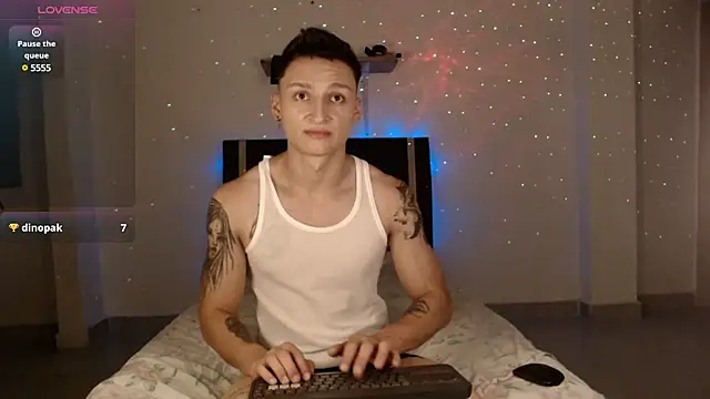 Snapshot of arthurphoenix_ chatting on December 29, 7:50 am arthurphoenix online show from December 29, 7:50 am