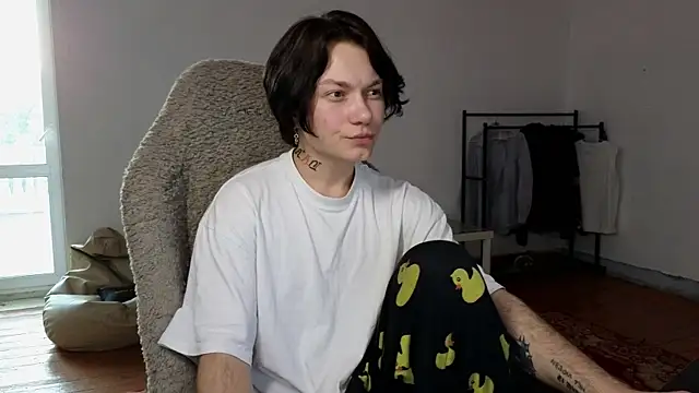 Snapshot of esajukyy chatting on July 12, 1:57 pm esajukyy online show from July 12, 1:57 pm