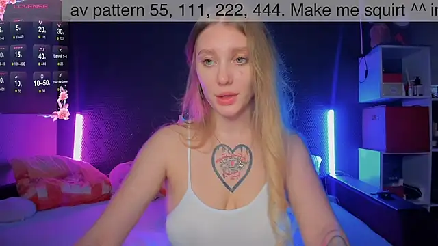 Snapshot of AliceMilman chatting on March 8, 1:14 pm AliceMilman online show from March 8, 1:14 pm