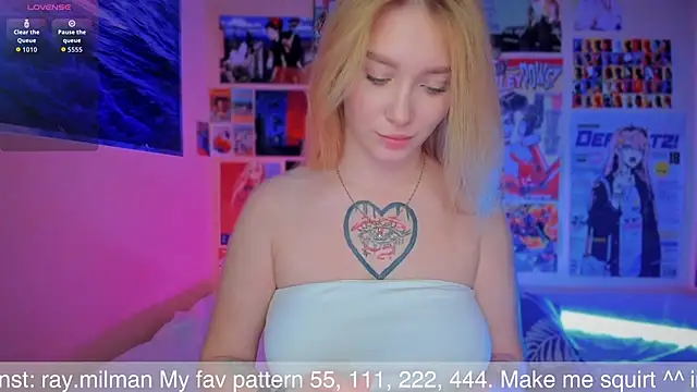 Snapshot of AliceMilman chatting on October 2, 10:22 am AliceMilman online show from October 2, 10:22 am