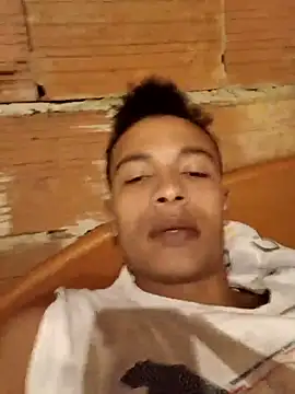 Snapshot of Black_Diamon_ chatting on December 14, 10:14 pm Black Diamon online show from December 14, 10:14 pm