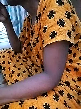 Snapshot of sweety_telugu_couple2027 chatting on February 17, 8:41 am sweety telugu couple2027 online show from February 17, 8:41 am