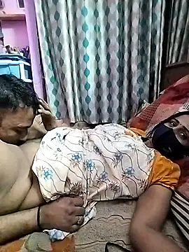 Snapshot of sweety_telugu_couple2027 chatting on February 24, 7:52 pm sweety telugu couple2027 online show from February 24, 7:52 pm