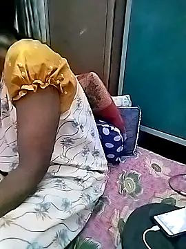 Snapshot of sweety_telugu_couple2027 chatting on February 27, 10:48 am sweety telugu couple2027 online show from February 27, 10:48 am