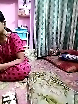 Snapshot of sweety_telugu_couple2027 chatting on March 22, 6:36 pm sweety telugu couple2027 online show from March 22, 6:36 pm