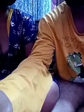 Snapshot of sweety_telugu_couple2027 chatting on October 23, 5:12 pm sweety telugu couple2027 online show from October 23, 5:12 pm