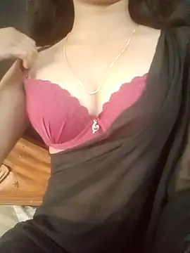 Snapshot of sexyriya_008 chatting on December 18, 10:51 am sexyriya 008 online show from December 18, 10:51 am