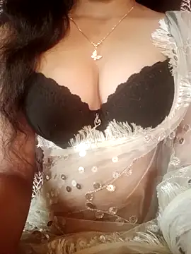 Snapshot of sexyriya_008 chatting on January 5, 7:28 am sexyriya 008 online show from January 5, 7:28 am