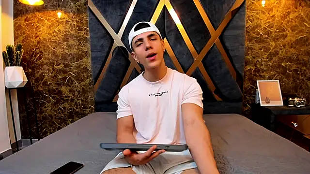 Flynn Riider online show from January 17, 2:28 pm