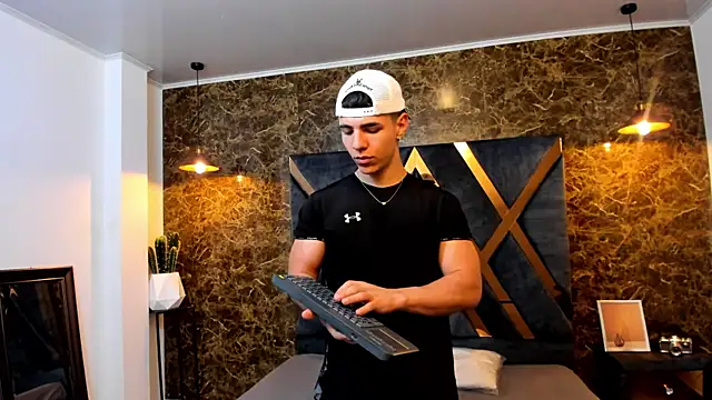 Flynn Riider online show from January 18, 11:43 am