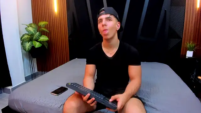 Flynn Riider online show from January 24, 5:42 pm