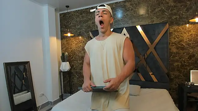 Flynn Riider online show from March 4, 11:51 am