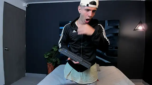 Flynn Riider online show from March 15, 11:19 am