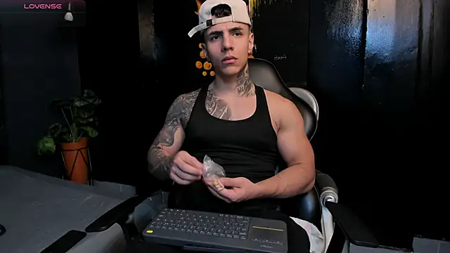 Flynn Riider online show from November 25, 5:46 pm