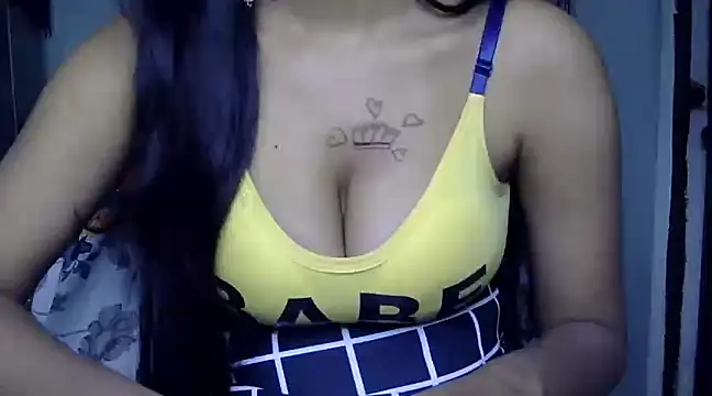 Snapshot of hinaa_khan chatting on December 20, 7:17 pm hinaa khan online show from December 20, 7:17 pm