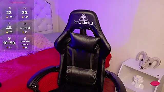 Aurora Hotson online show from November 23, 11:15 pm