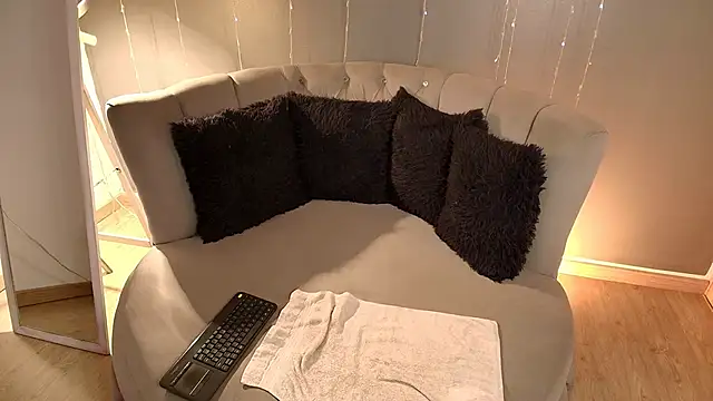 slutty venus online show from January 5, 8:00 pm