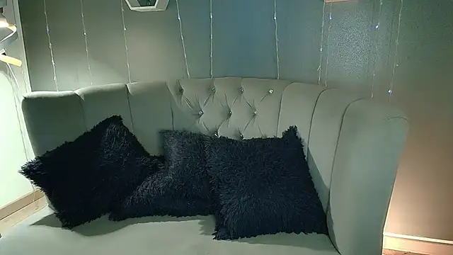 slutty venus online show from January 18, 11:44 pm