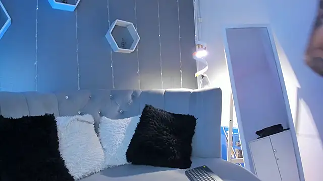 slutty venus online show from March 4, 2:38 am