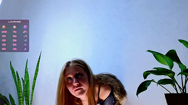 Snapshot of WiloneEsse chatting on February 4, 4:59 am WiloneEsse online show from February 4, 4:59 am