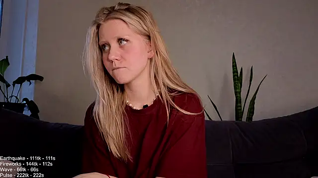 Snapshot of WiloneEsse chatting on February 23, 1:02 am WiloneEsse online show from February 23, 1:02 am