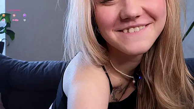 Snapshot of WiloneEsse chatting on February 25, 4:14 am WiloneEsse online show from February 25, 4:14 am