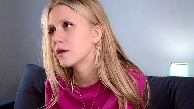 Snapshot of WiloneEsse chatting on March 5, 7:27 am WiloneEsse online show from March 5, 7:27 am