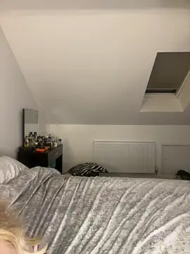 littlebambi26 online show from March 8, 9:51 pm