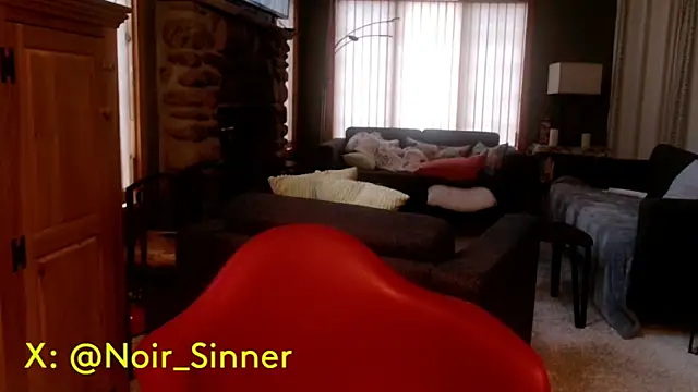 Snapshot of sinnernoir chatting on October 30, 1:56 pm sinnernoir online show from October 30, 1:56 pm