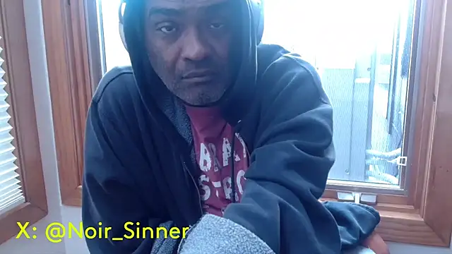 Snapshot of sinnernoir chatting on November 3, 4:30 pm sinnernoir online show from November 3, 4:30 pm