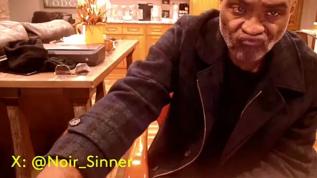 Snapshot of sinnernoir chatting on November 4, 4:33 am sinnernoir online show from November 4, 4:33 am