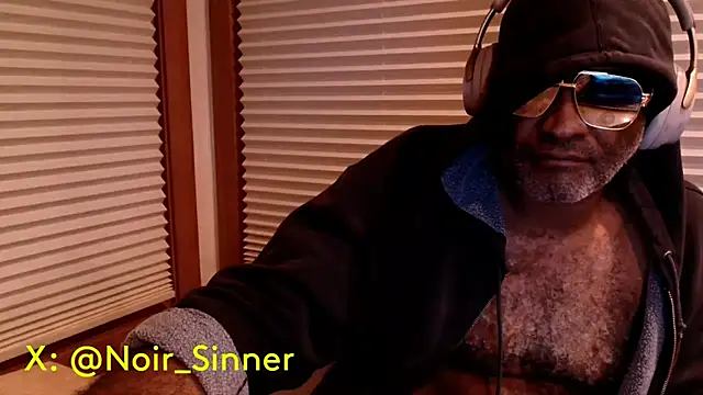 Snapshot of sinnernoir chatting on November 7, 2:33 am sinnernoir online show from November 7, 2:33 am