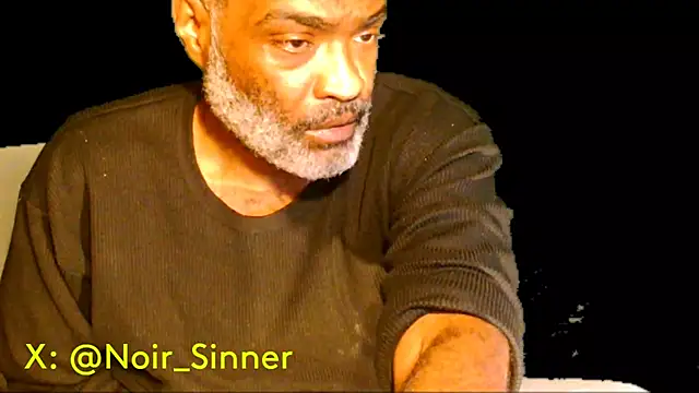 Snapshot of sinnernoir chatting on November 26, 3:40 am sinnernoir online show from November 26, 3:40 am