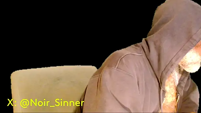 Snapshot of sinnernoir chatting on December 4, 8:50 pm sinnernoir online show from December 4, 8:50 pm