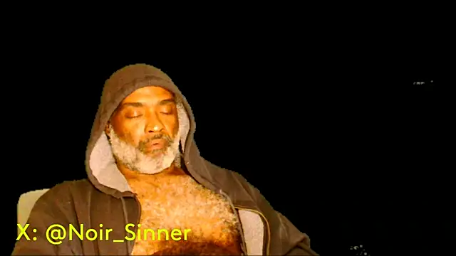 Snapshot of sinnernoir chatting on December 5, 9:00 pm sinnernoir online show from December 5, 9:00 pm