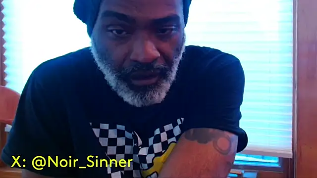 Snapshot of sinnernoir chatting on December 14, 4:01 pm sinnernoir online show from December 14, 4:01 pm