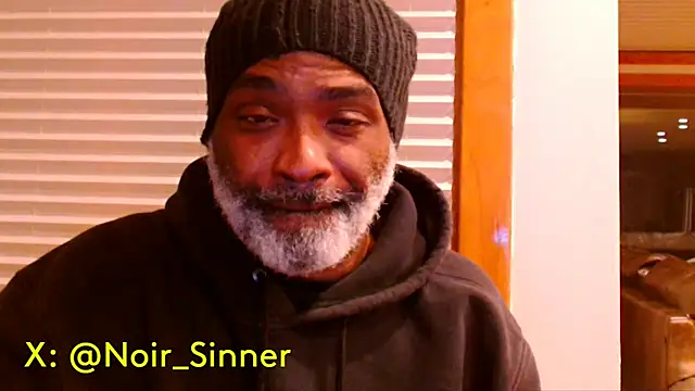 Snapshot of sinnernoir chatting on December 15, 4:06 am sinnernoir online show from December 15, 4:06 am