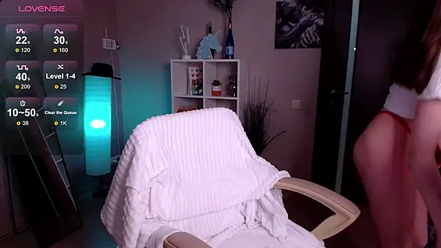 Lilly Soulmate online show from December 27, 6:35 am