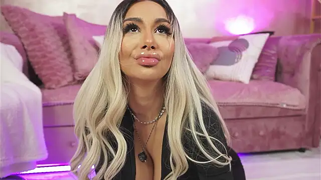 GoldenAmber online show from March 13, 5:47 am