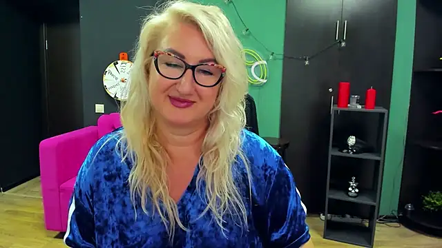 ChristyBrooks online show from October 1, 1:17 pm