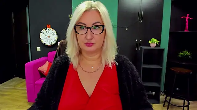 ChristyBrooks online show from December 22, 5:04 am