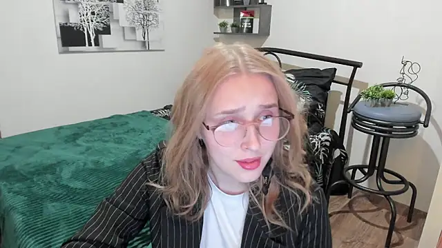 LinaTruly online show from January 24, 8:54 pm