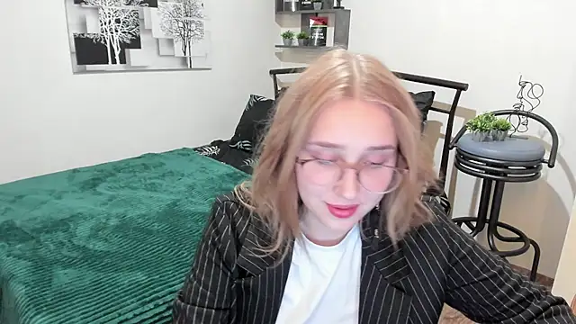 LinaTruly online show from January 24, 11:56 pm